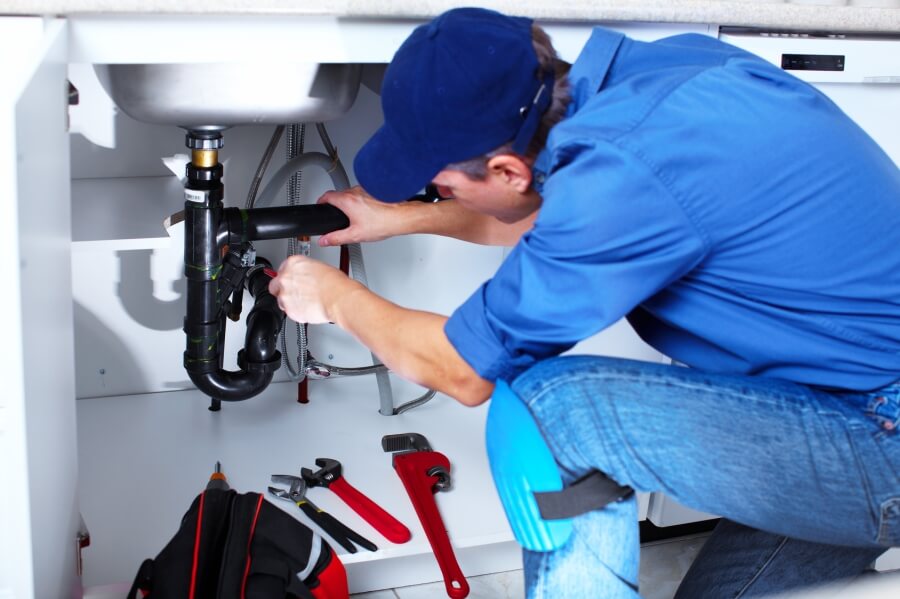 Professional plumber. Plumbing repair service.